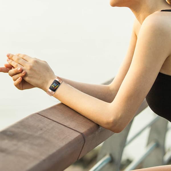 Urrem i rustfrit stål til Fitbit Charge5/6 PinkGold