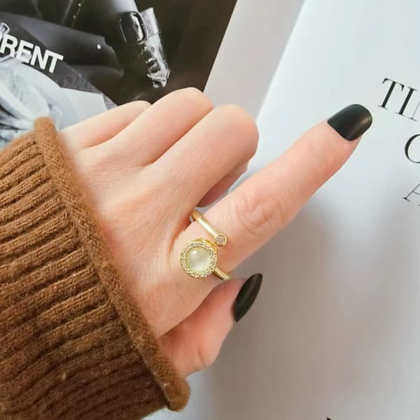 Justerbar åpen ring med roterbar rund dekorasjon Gold