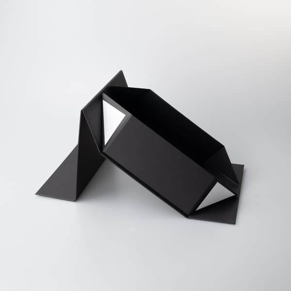 Set med 2 presentaskar med magnetstängning Black M