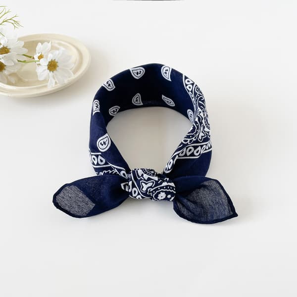 Tyylikäs neliöhuivi NavyBlue