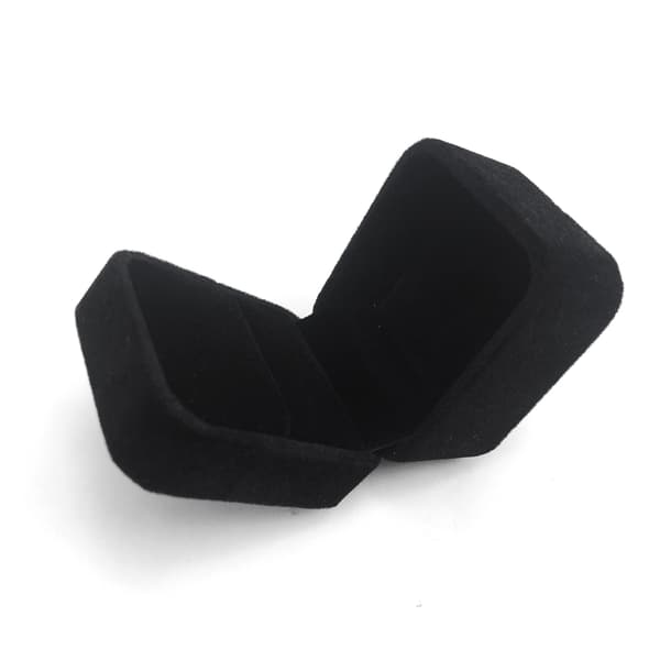 Korurasia sormukseen Black