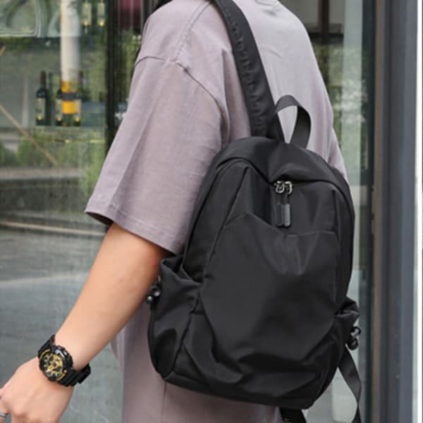 Lätt & Rymlig Ryggsäck Black
