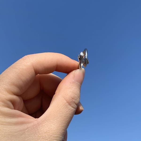Fingerring med krammende hænder sølvfarvet 2-pack
