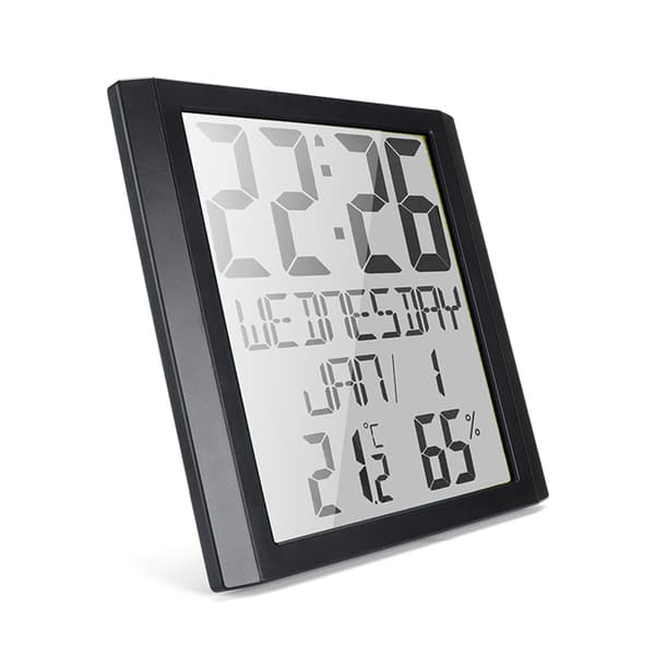 Stor digital väggklocka med datum och temperatur