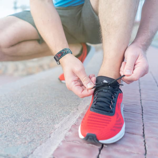 Fitbit Charge 5 armband med flätad mönster Blå/Orange