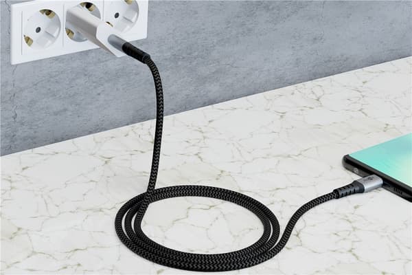 USB-C â„¢ til USB-C â„¢ Tekstilkabel med metallplugger (Space grå / sølv) 2 m
