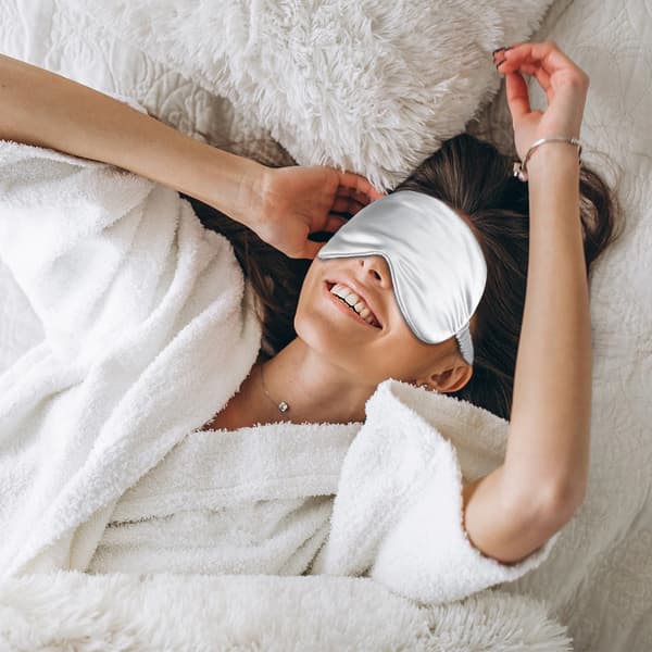 Sovemaske av silke Silver