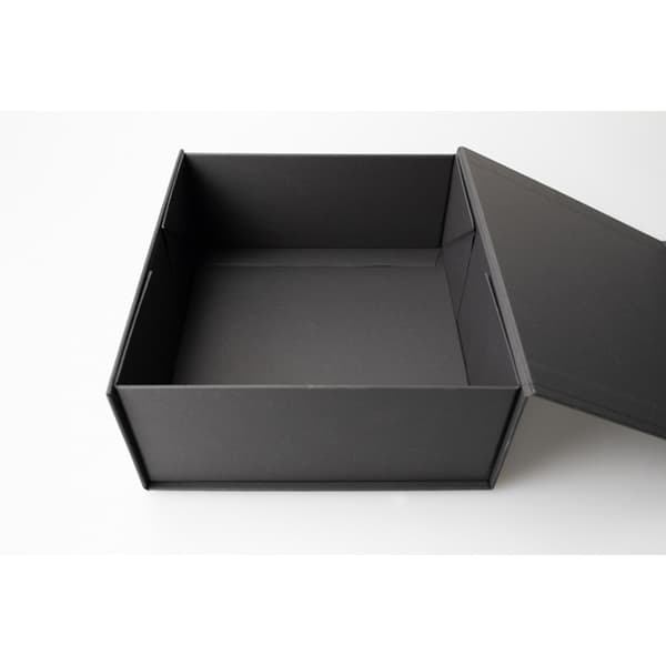 Set med 2 presentaskar med magnetstängning Black M