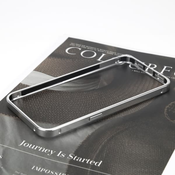 Stötfångarfodral i aluminiumlegering för iPhone 15 Pro Max Silver