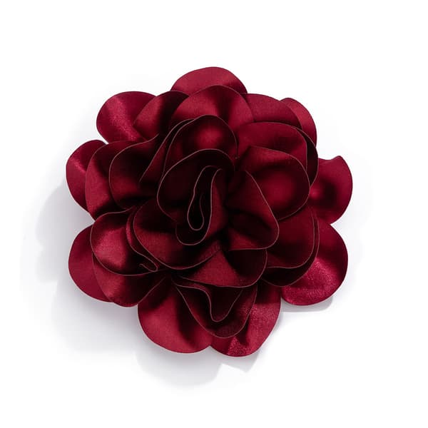 Overdreven stor blomsterbrosje i satengstoff DarkRed