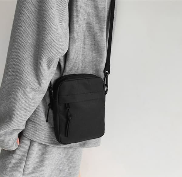 Stilig nylonveske til telefon Black