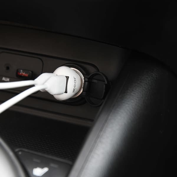 Lader 12-24V 2xUSB 2,4A Hvit MicroUSB Kabel Rund 1m