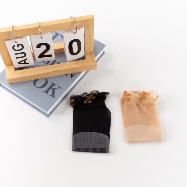 10 par silkebløde, korte damesokker Beige