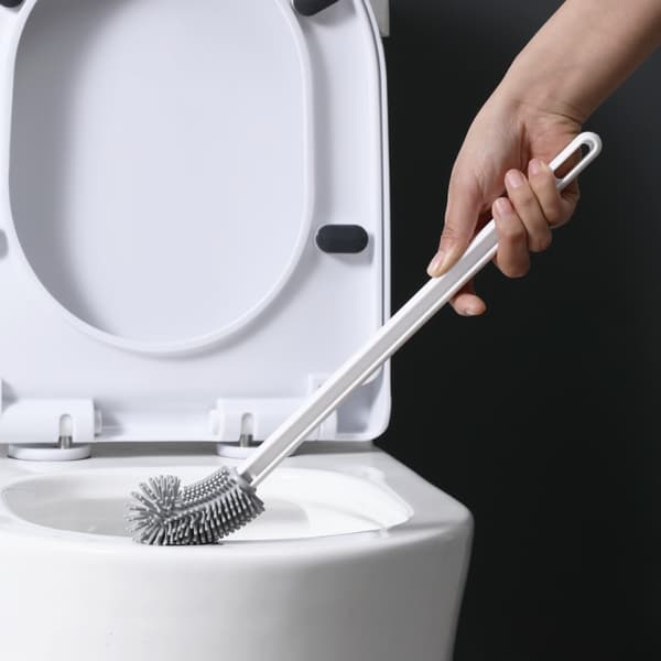 Böjd toalettborste av silikon White