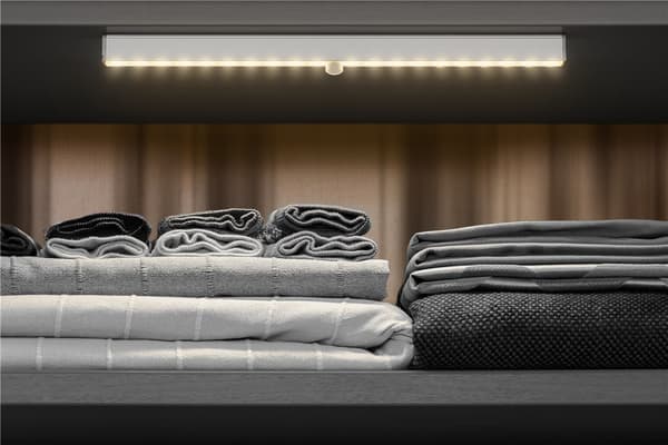 Integrert LED-belysning med bevegelsesdetektor