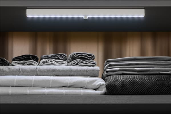 Integrert LED-belysning med bevegelsesdetektor