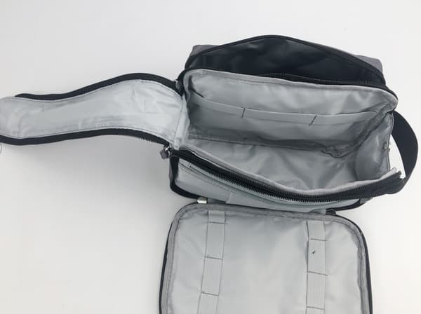 Tilava kylpytuotepussi kahvalla Grey