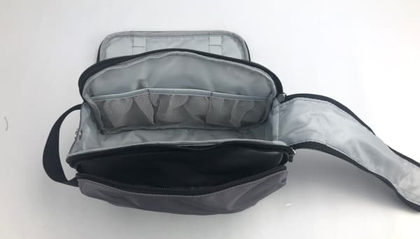 Romslig servantskap med håndtak Grey