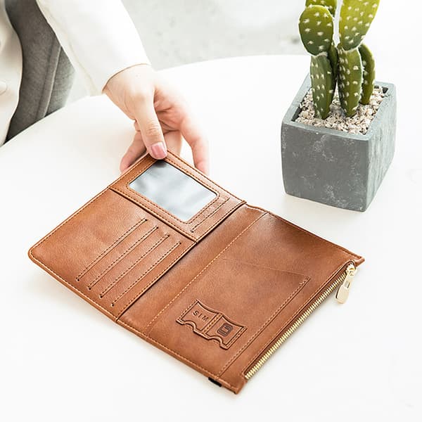 Slim RFID-blokerende paspung - multifunktionel rejsearrangør LightBrown