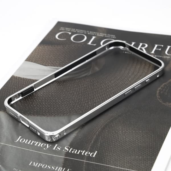 Stötfångarfodral i aluminiumlegering för iPhone 15 Pro Max Silver