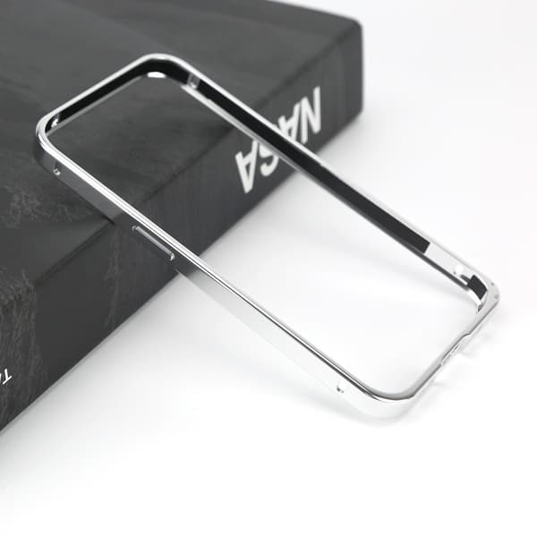 Støtfangerdeksel i aluminiumslegering for iPhone 15 Pro Silver