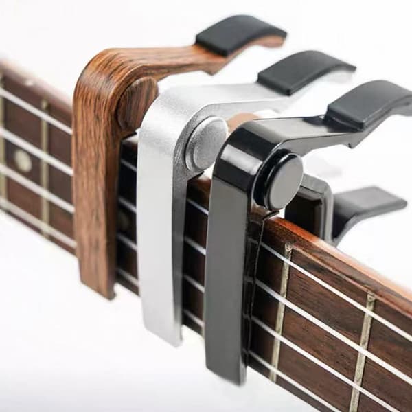 Gitarrcapo i Aluminiumlegering för Akustiska Gitarrer Silver