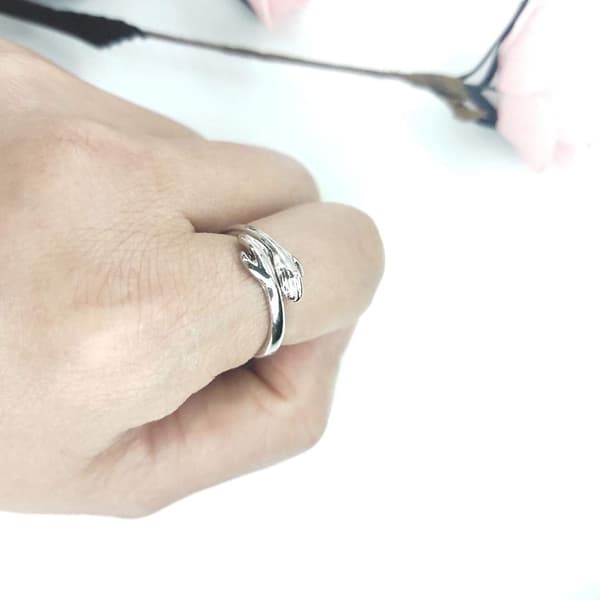 Fingerring med krammende hænder sølvfarvet 2-pack