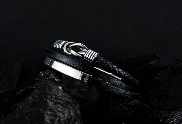Flätat läderarmband för män svart