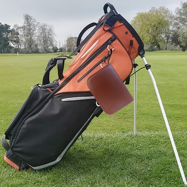 Brun PU Lær Golf Tilbehørssett - Multifunksjonelt Golfverktøysett med Komplett Tilbehør