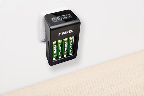 LCD Plug Charger+ (typ 57687) inkl. 4x AA 2100 mAh
