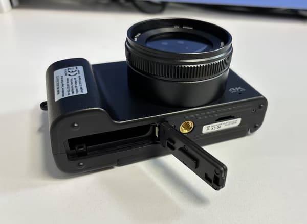 Digitalkamera 24MP med vidvinkelobjektiv