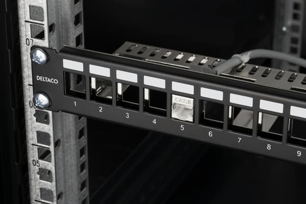 19" Keystone patch panel, 24 ports, 1U, ground cable, metal