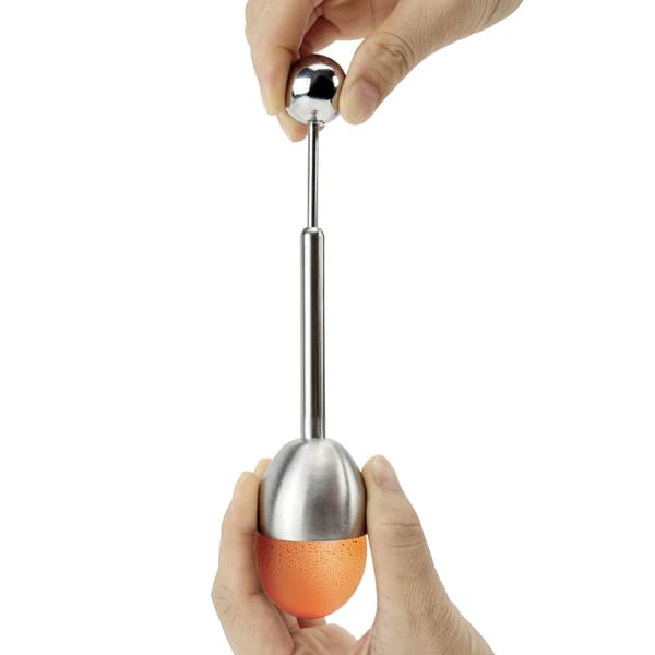 Eggeskjærer som kutter toppen av egget Silver