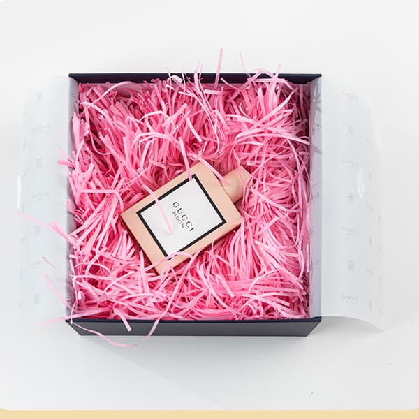 Rosa strimlat papper - 200g presentförpackningsfyllning Pink