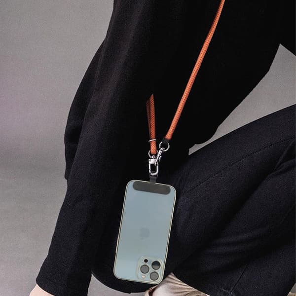 Universell telefon lanyard patch med ladeportbeskyttelse - 2 stk
