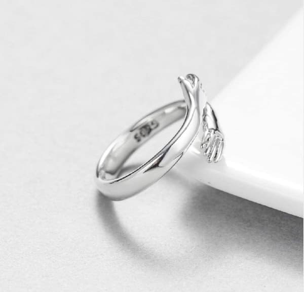 Fingerring med krammende hænder sølvfarvet 2-pack