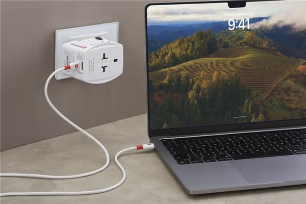 Matkasovitin MUV USB AC 45 PD