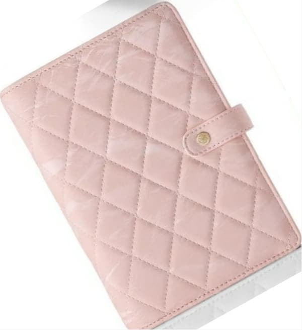 Tilava ja tyylikäs korurasia Pink