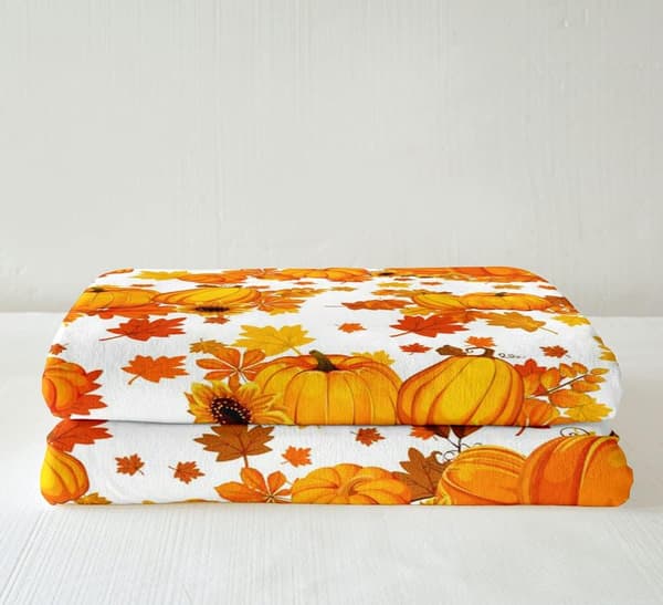 Fleecetæppe gult | 229x229cm | græskar motiv | polyester | mikrofiber