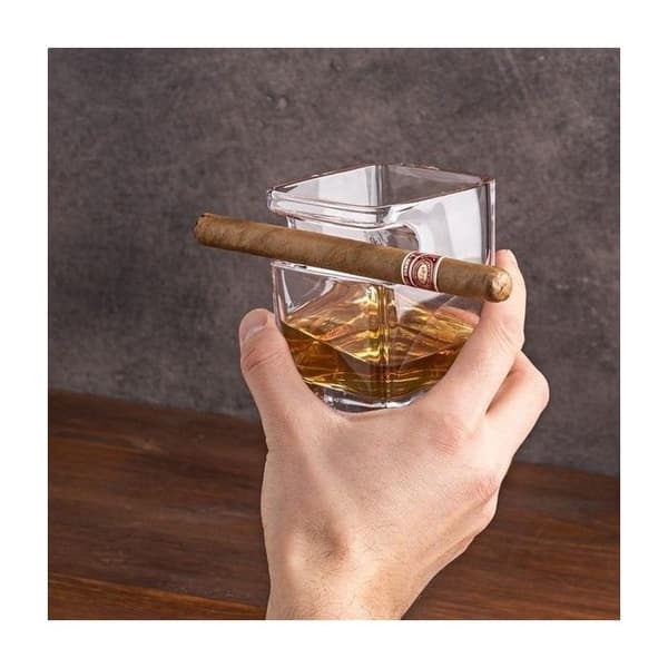 Whiskyglas med cigarrhållare