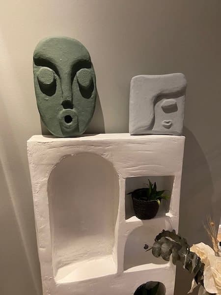 Pappersmachéansikte – modern konstfigur
