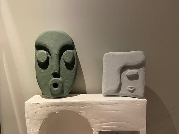 Pappmasjé ansikt – moderne kunstfigur