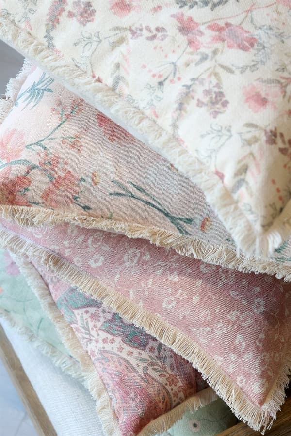 🌸 Kuddfodral i hallon och rosa – Elegant och mångsidigt
