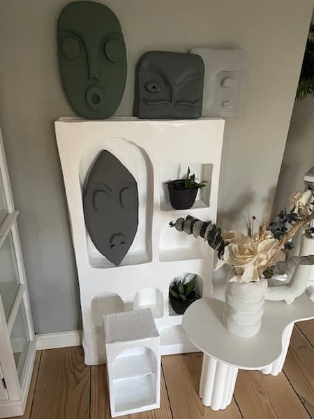 Pappersmachéansikte – Mörkgrå konstfigur