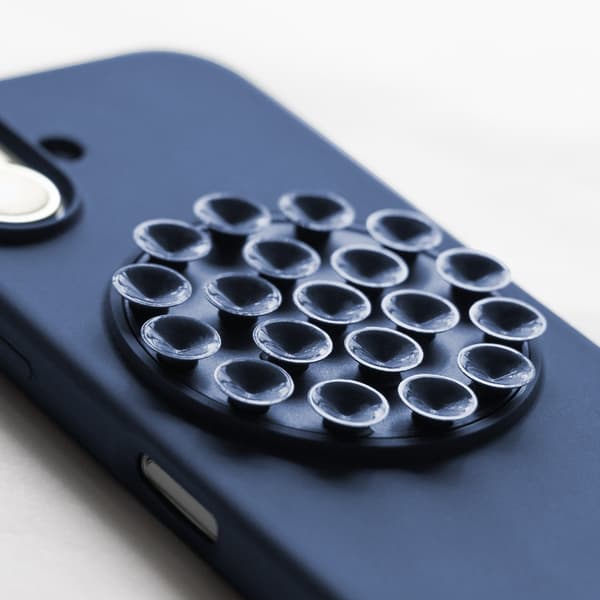 iPhone 16 - Silikonskal med Sugpropp - Blå