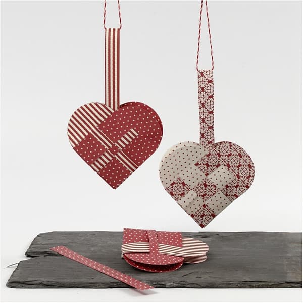 Flätade hjärtan - 14,5 x 10 cm - 120 g - Vit / Röd - 8 set