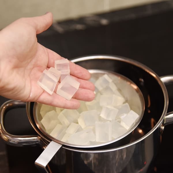 Tvålmassa Olive Clear - 1 kg - ZeniColor