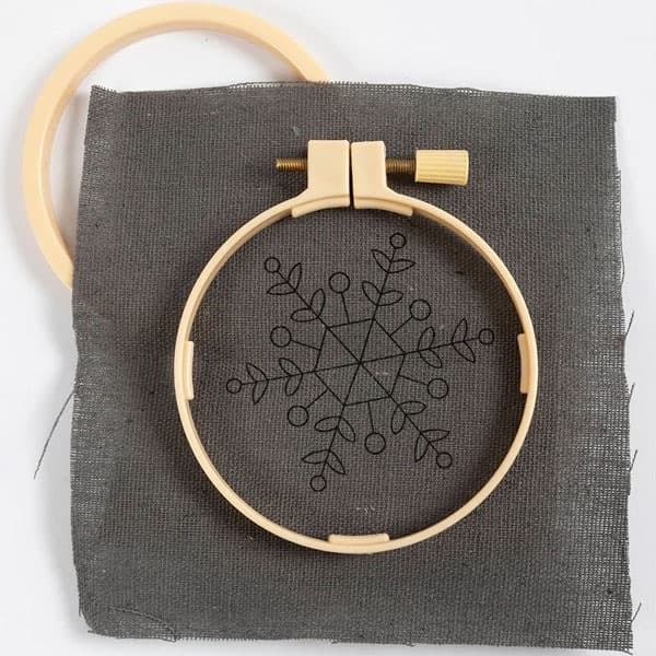 Mini DIY Kit - Brodera en Snöflinga - Julpyssel