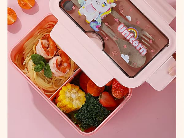 Matboks til skolen med rom og bestikk