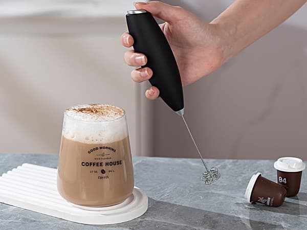 Mini-mælkeskummer med stativ - Elektrisk piskeris til kaffe